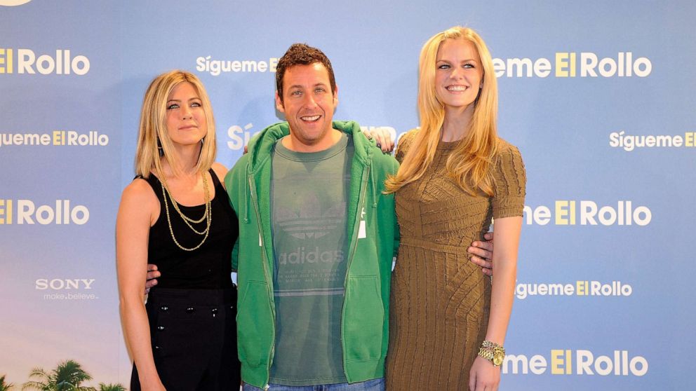 PHOTO: In this Feb. 22, 2011, file photo, Jennifer Aniston, Adam Sandler and Brooklyn Decker attend a photo call for 'Sigueme El Rollo' ('Just Go With It') in Madrid.