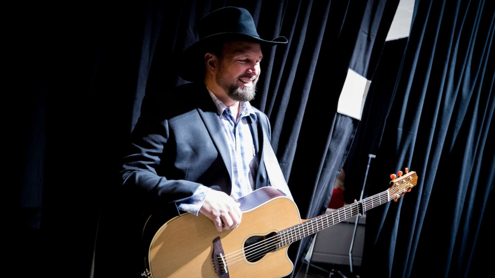 PHOTO: Garth Brooks at Los Angeles Convention Center on Feb. 8, 2019 in Los Angeles.