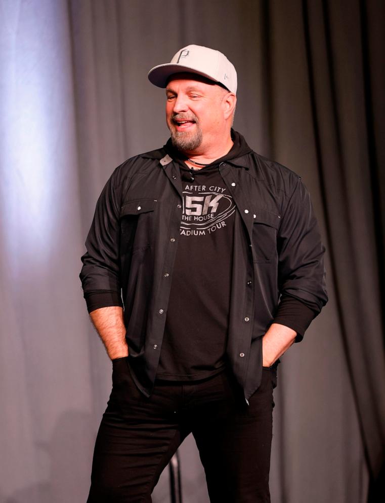 Garth Brooks Announces New Album, 'Time Traveler