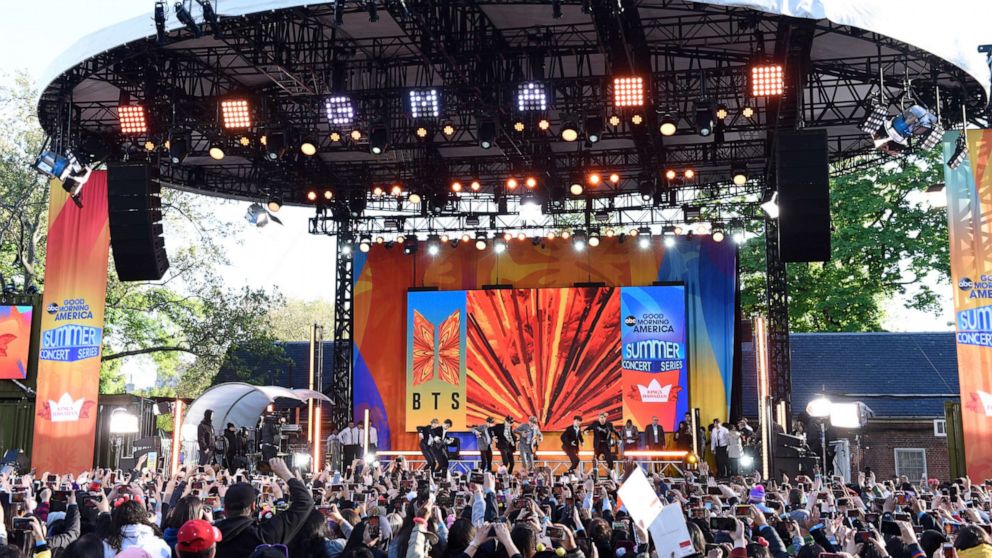 Fall Out Boy on GMA in Central Park