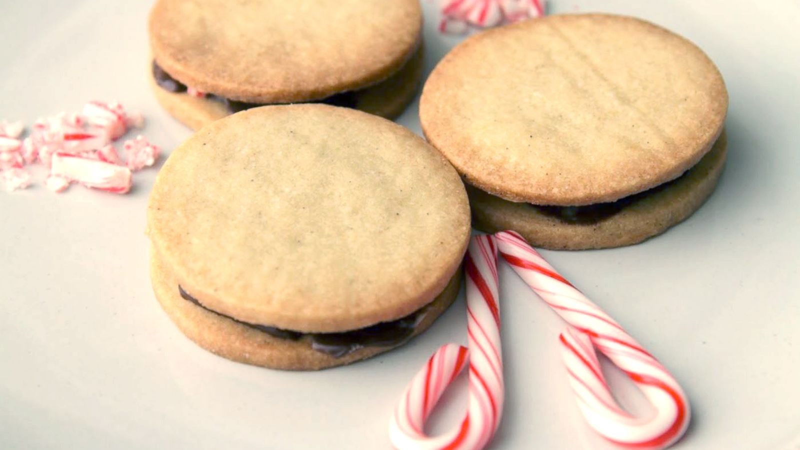 PHOTO: Alex Guarnaschelli's shares her Buttery Candy Cane Sandwiches for the "GMA" 25 Days of Cookies series.