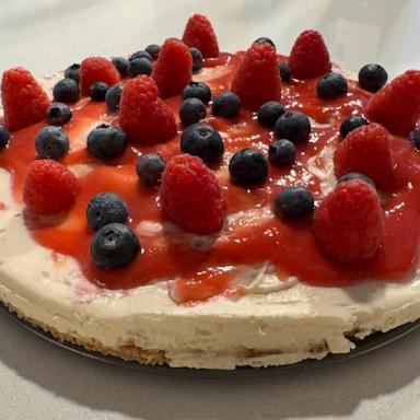 PHOTO: Colorado mom's disappointing birthday cheesecake order for her daughter has turned into a viral internet moment.
