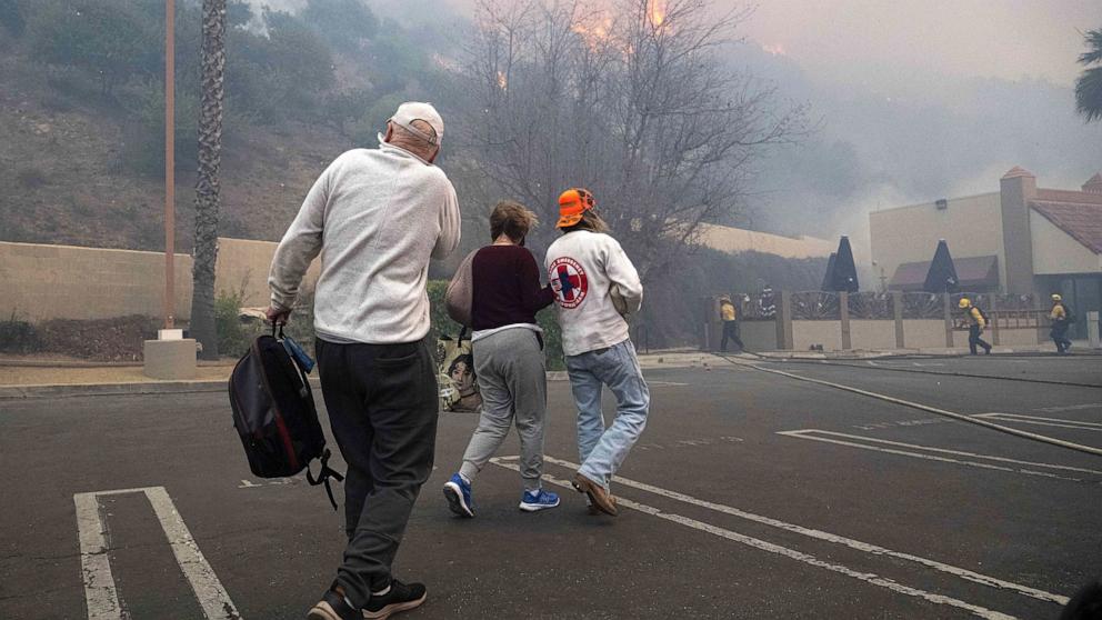 PHOTO: Pacific Palisades residents escaping the Palisades Fire in Pacific Palisades, California, January 8, 2025.