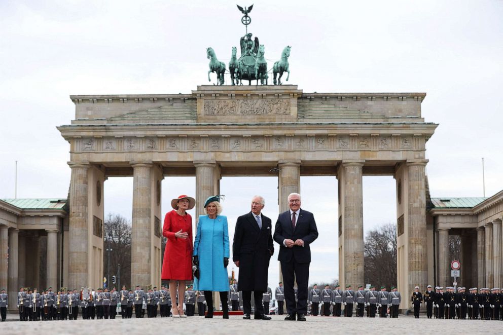 PHOTO: TThe German President's wife Elke Buedenbender, Britain's Camilla, Queen Consort, Britain's King Charles III and German President Frank-Walter Steinmeier attend a ceremonial welcome at Brandenburg Gate in Berlin, on March 29, 2023.