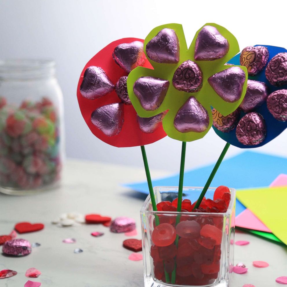 VIDEO: This DIY candy bouquet is the perfect Valentine's Day gift for your sweetie