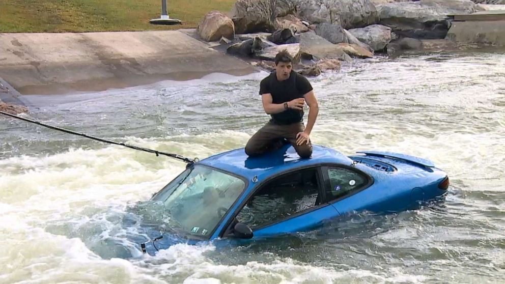 PHOTO: ABC News' chief national correspondent Matt Gutman demonstrates on Oct. 1, 2019, how to safely escape a car during a flash flood.