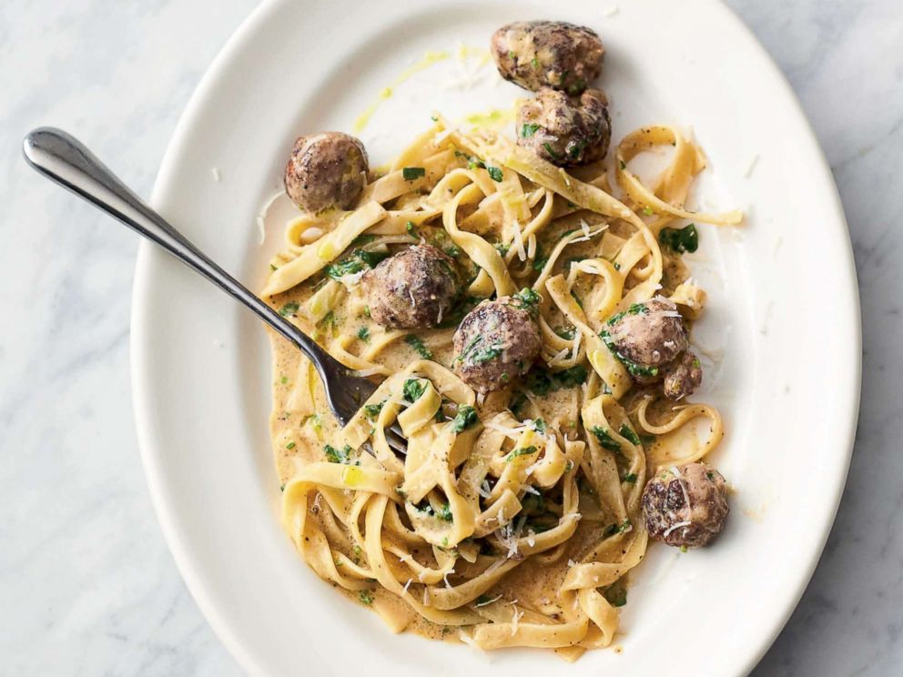 PHOTO: Jamie Olivers easy sausage carbonara from his new cookbook 5 Ingredients Quick & Easy Food.