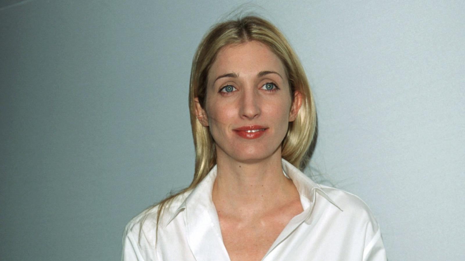 PHOTO: In this March 9, 1999, file photo, Carolyn Bessette Kennedy poses for a picture at the Annual Fundraising Gala at the Whitney Museum of American Art in New York.