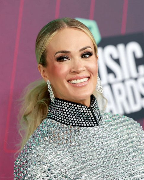 Carrie Underwood Wore High-Slit Gown on CMA Awards 2020 Red Carpet