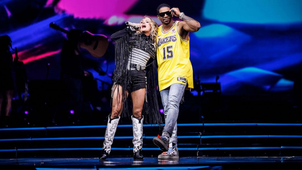 PHOTO: Carrie Underwood and Jimmie Allen perform the title track from her Denim & Rhinestones album during a concert in Los Angeles, Mar.13, 2023.