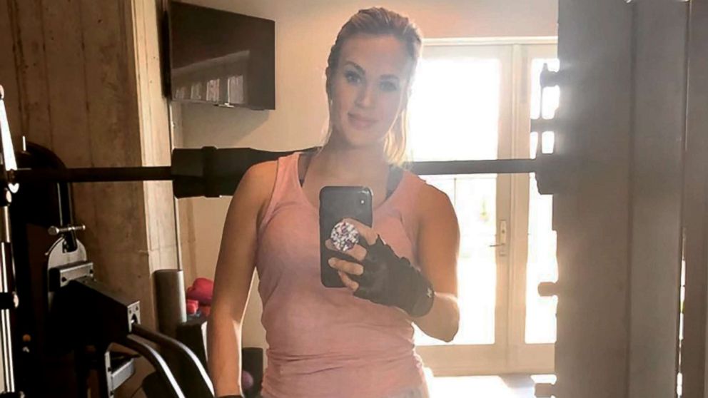 Carrie Underwood is so dedicated to staying fit she jogs in place