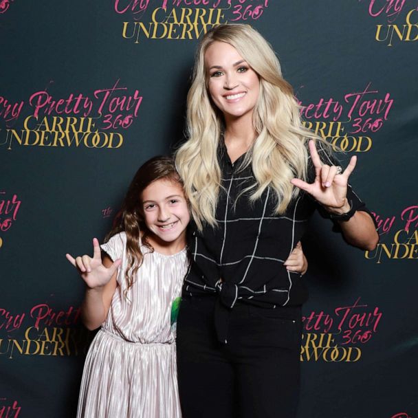 How many kids does Carrie Underwood have?