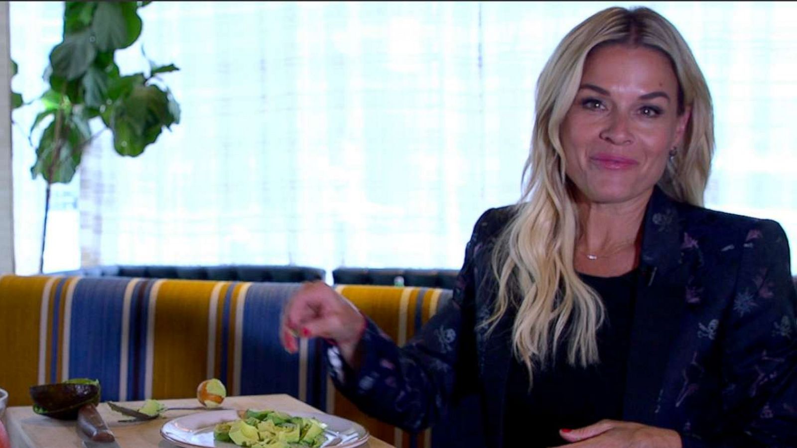 PHOTO: Celebrity chef Cat Cora teaches "GMA" how to properly dice an avocado.