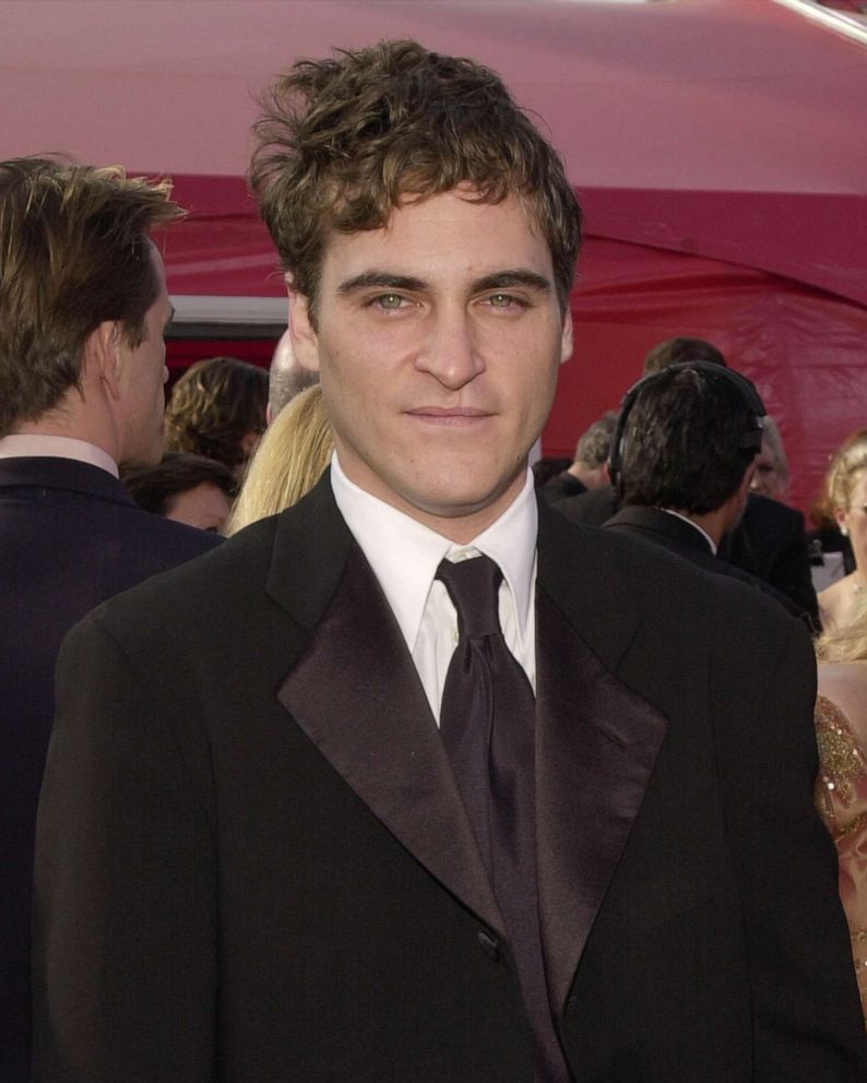 PHOTO: 386900 113: Actor Joaquin Phoenix arrives for the 73rd Annual Academy Awards March 25, 2001 at the Shrine Auditorium in Los Angeles. Phoenix is wearing an Armani suit. (Photo by Chris Weeks/Getty Images)