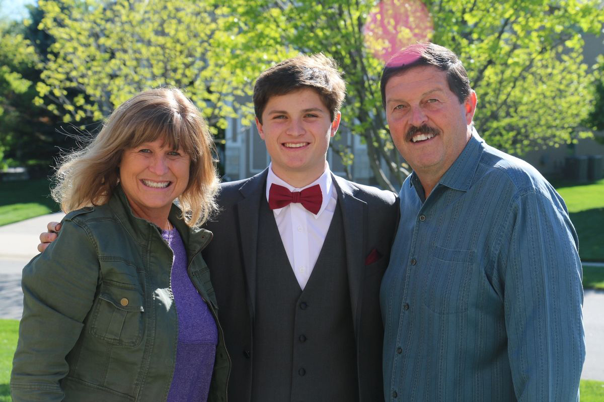 PHOTO: Nathan and Sylvia Harrell of Kansas City, Mo., pose with their son Chad before his high school prom.