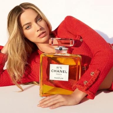 PHOTO: Margot Robbie is starring alongside Jacob Elordi in a new Chanel N°5 Ad Campaign.