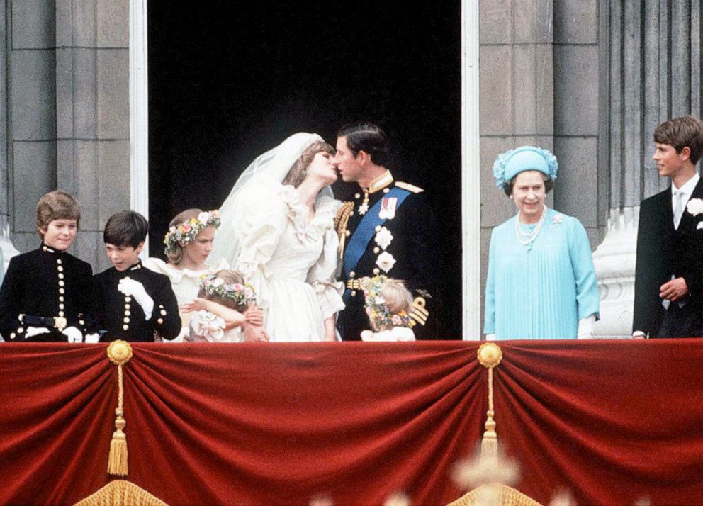PHOTO: Prince Charles and Princess Diana kiss on the balcony of Buckingham Palace, in London on July 29, 1981.