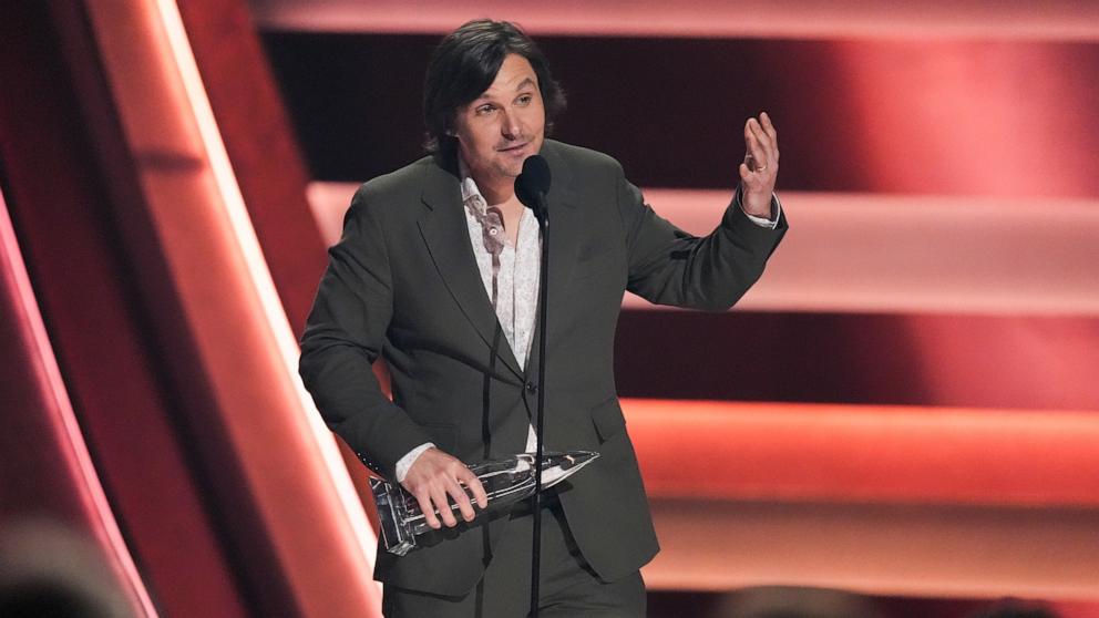 PHOTO: Charlie Worsham accepts the award for musician of the year during the 58th Annual CMA Awards, Nov. 20, 2024, in Nashville, Tenn.