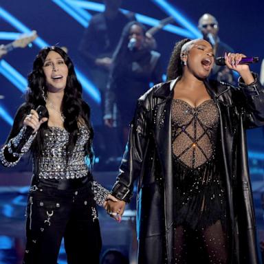 Cher dan Jennifer Hudson menampilkan duet berapi-api mereka dalam lagu “Believe” di iHeartRadio Music Awards 2024