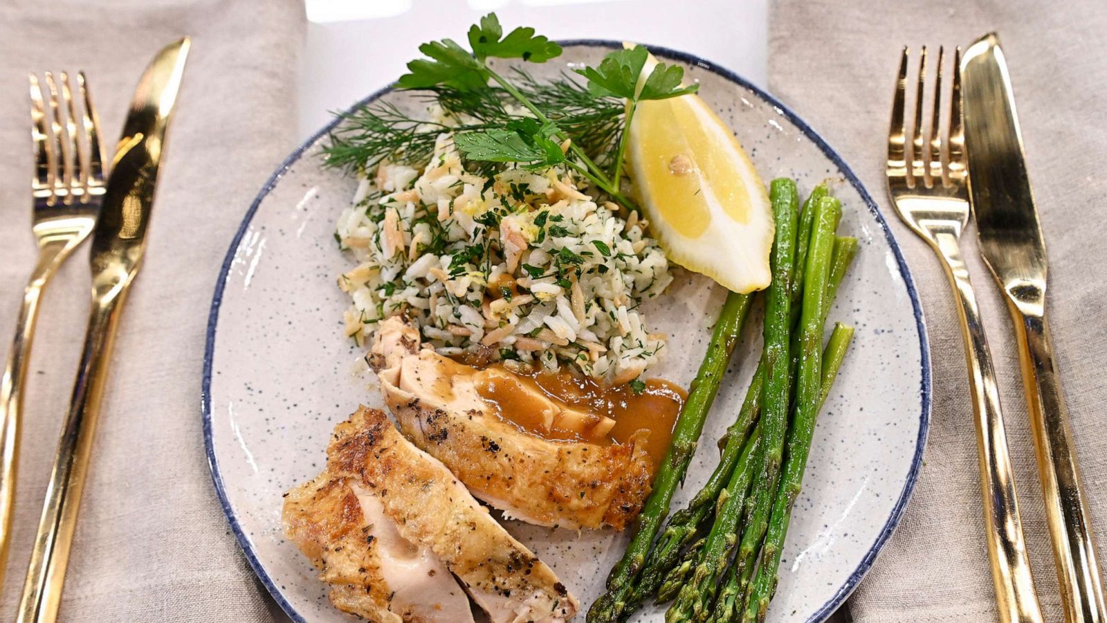 PHOTO: Kevin O'Leary, also known as Chef Wonderful, drops by "Good Morning America" to make a Mediterranean chicken.