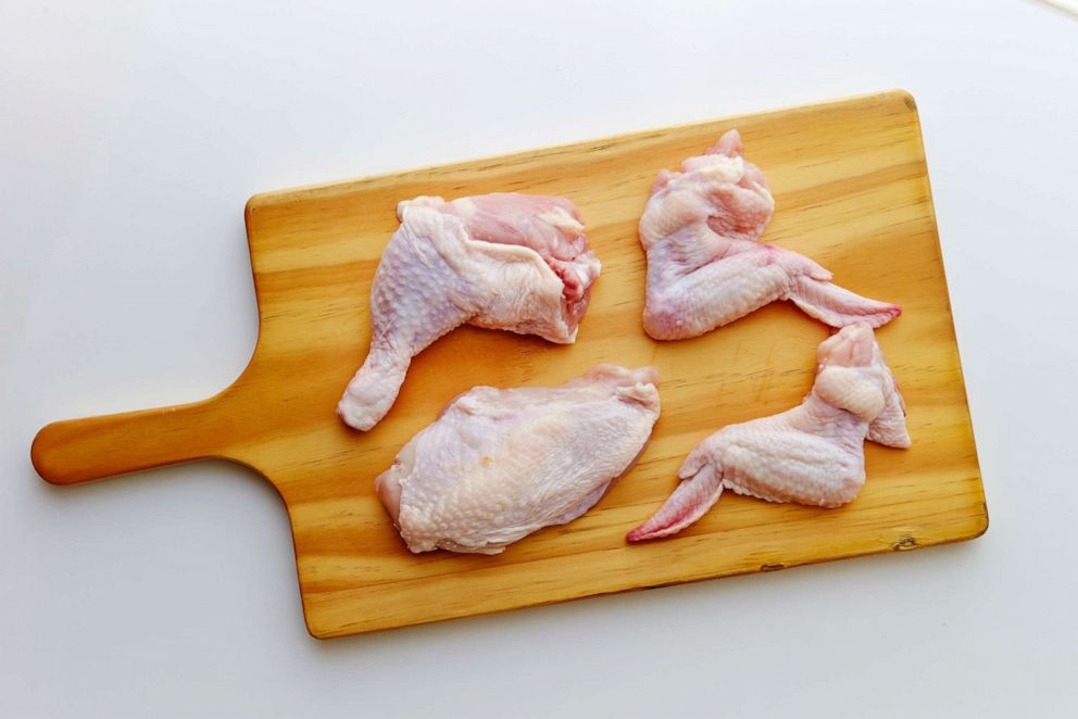 How to handle raw chicken