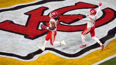 Chiefs Score on a Fumble Return Touchdown by Nick Bolton