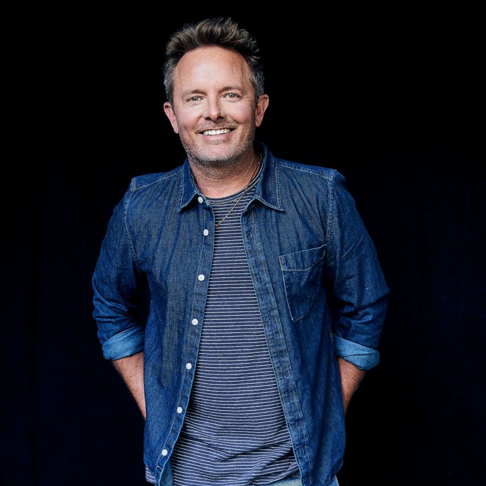 VIDEO: Singer Chris Tomlin chats CMA Awards and country music 