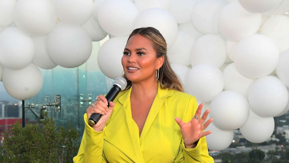 Chrissy Teigen Claims Swollen Lip Caused By Altitude Sickness What To Know About Angioedema 6156