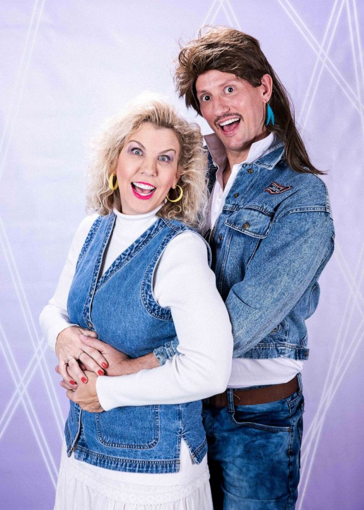 PHOTO: Cindy Simmons and husband, Eric, pose for their family’s 80s-themed Christmas card. 