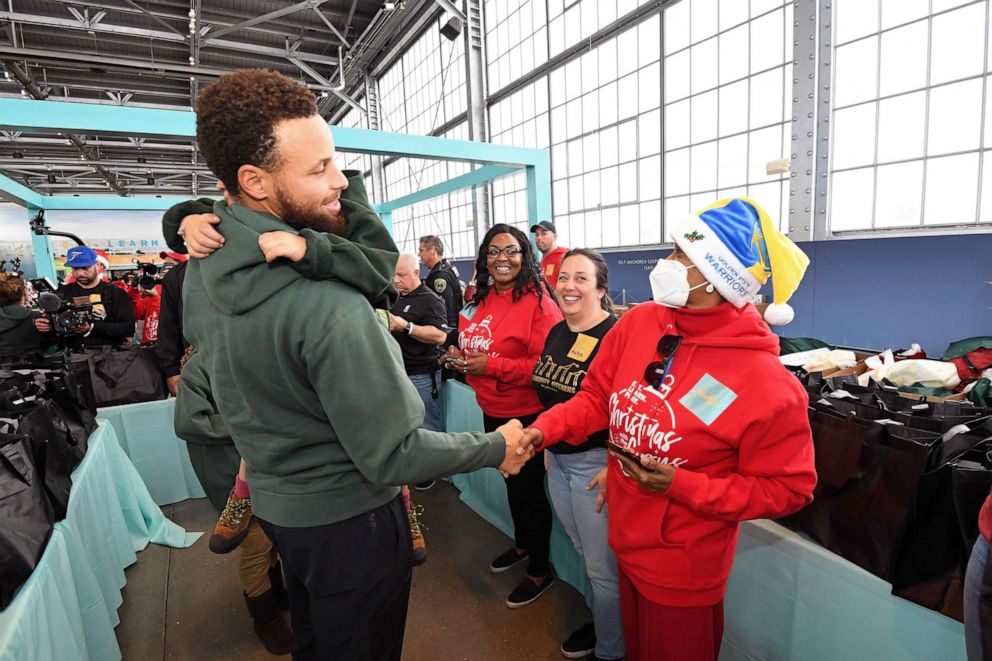 Stephen, Ayesha Curry host a winter wonderland for 500 kids, families