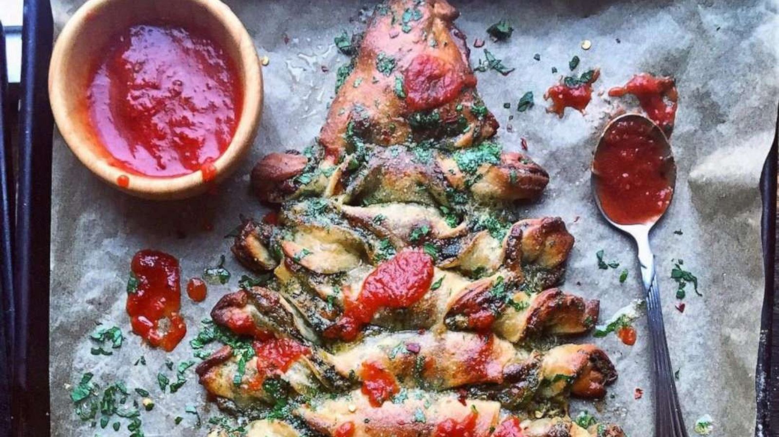 PHOTO: Christmas-tree spinach and cheese-filled pull-apart appetizer.