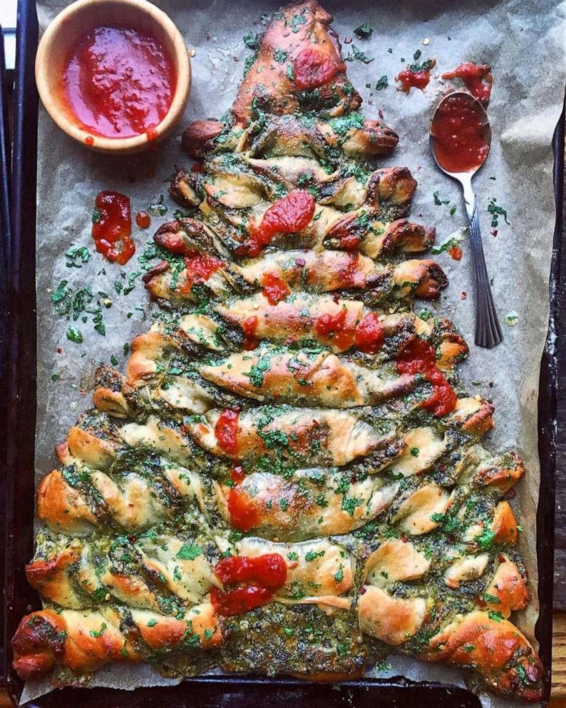 PHOTO: Christmas-tree spinach and cheese-filled pull-apart appetizer.