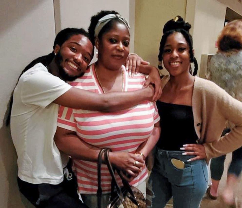 PHOTO: Cindy Dawkins of Boynton Beach, Fla., poses with two of her children, Tre and Jenny Burrows, in an undated family photo.