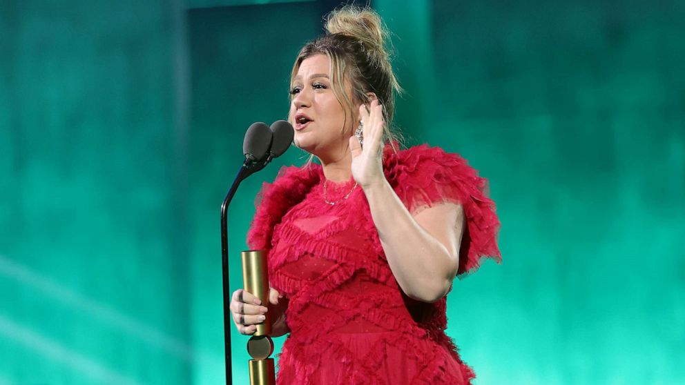 Kelly Clarkson says she's releasing new album in 2023 ABC News