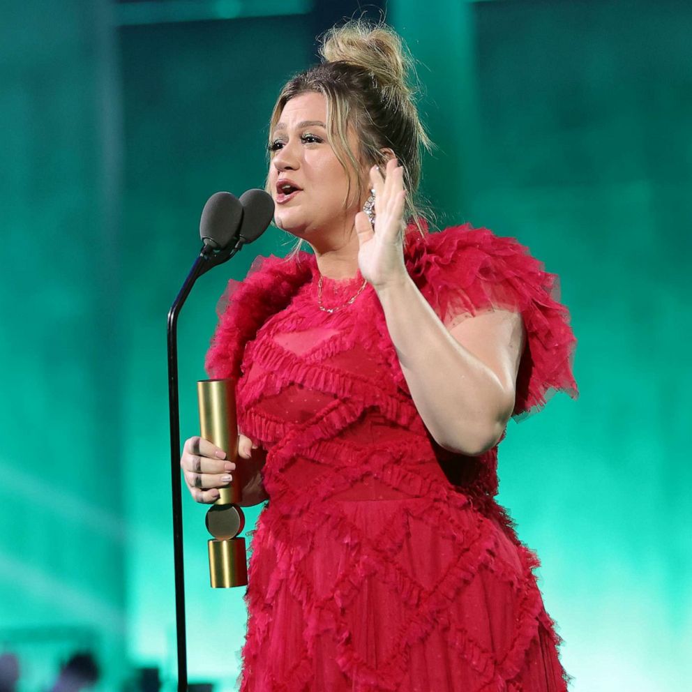 Kelly Clarkson says she's releasing new album in 2023 Good Morning
