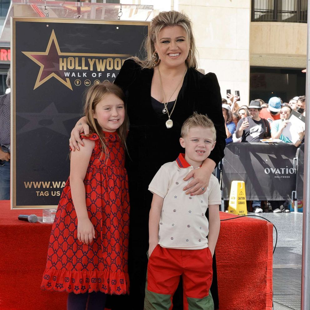 Kelly Clarkson Family North Carolina At Marcus Riedel Blog