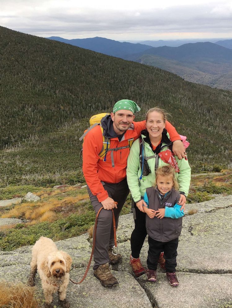 PHOTO: Maebh Nesbitt, 4, is pictured with her dad, Lee Nesbitt, and her mom, Siobhan Carney-Nesbitt. 
