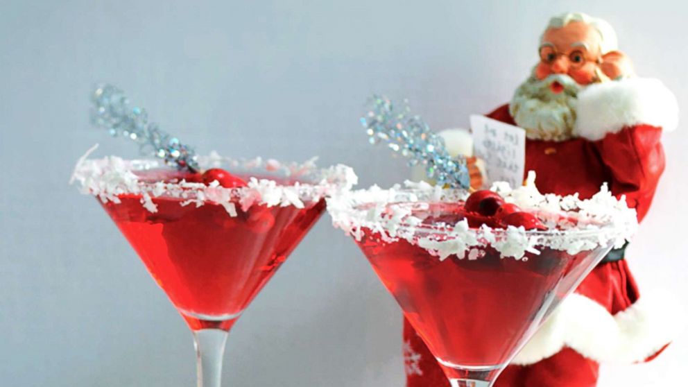 This Santa Claus-Mopolitan recipe was created by Karri Perry of the lifestyle blog, Blue Ribbon Kitchen.