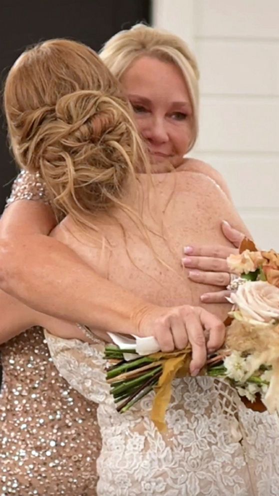 VIDEO: Watch how this bride honored her mom in a touching at her wedding