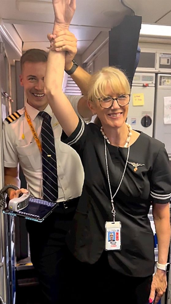 VIDEO: Watch this pilot thank his flight attendant mom during their 1st flight together 