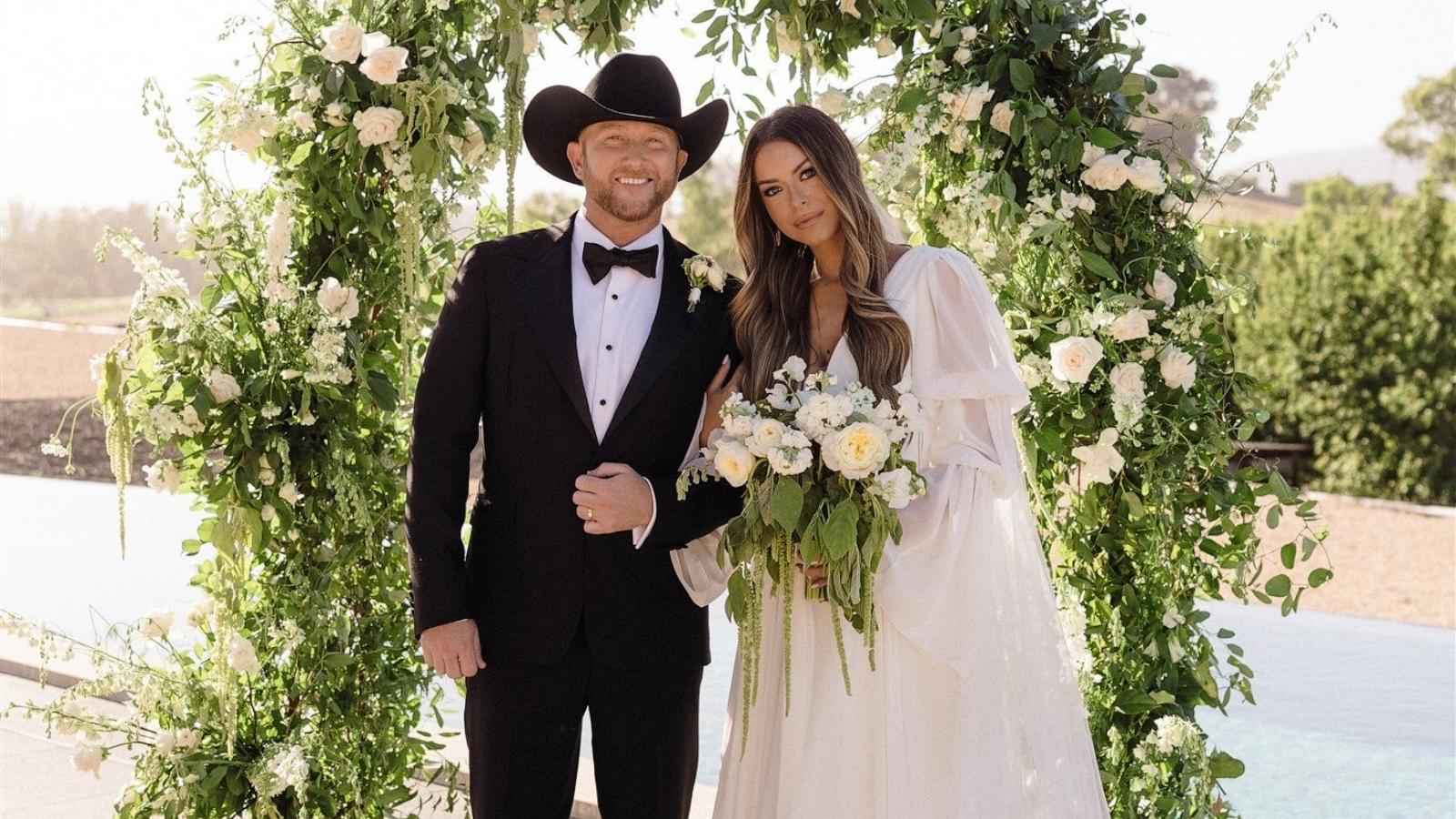 PHOTO: Cole Swindell and Courtney Little