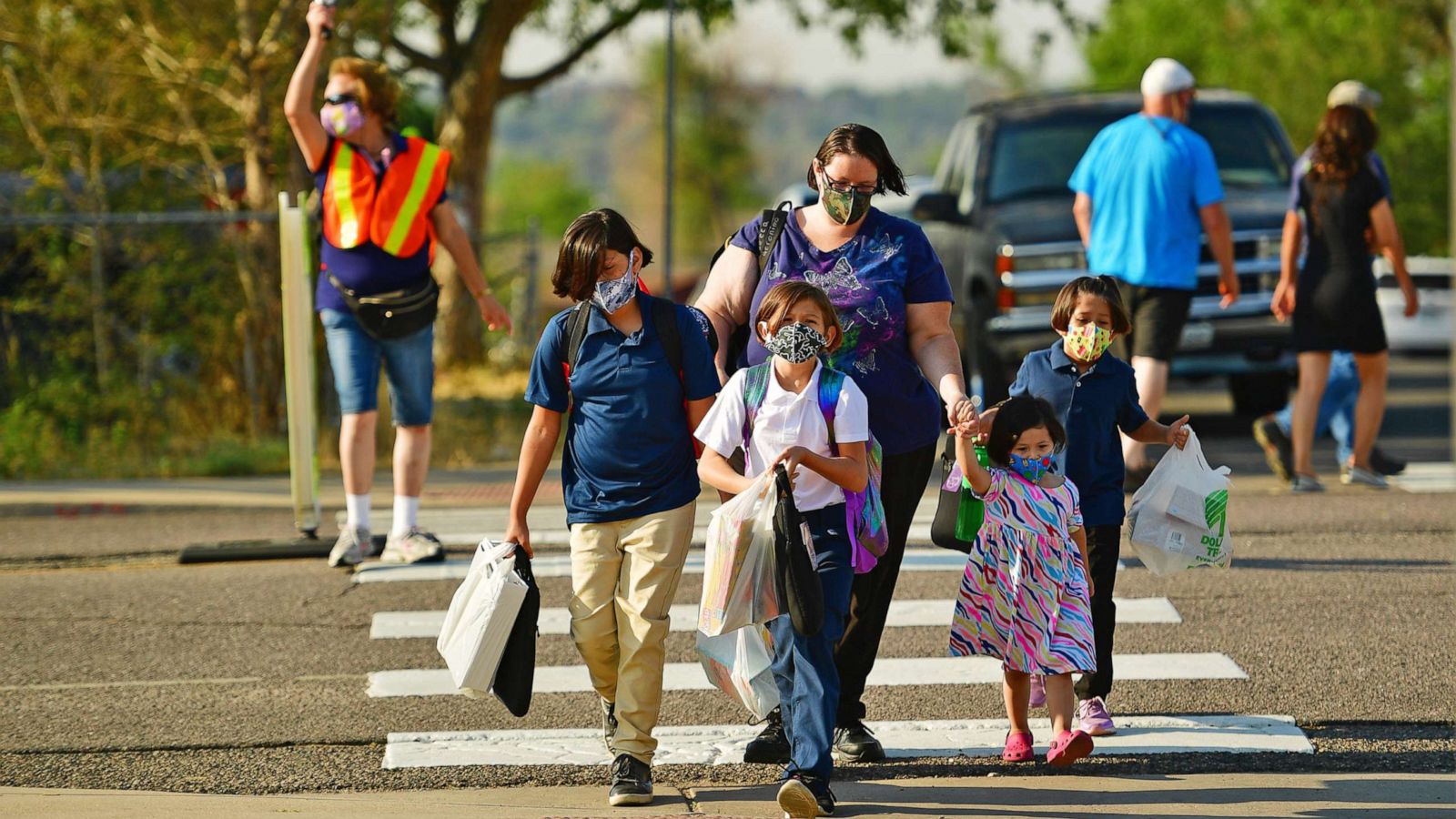 PHOTO: Students wearing masks walk to the main entrance of Hodgkins Leadership Academy on first day of school in Westminster, Colo., Aug. 20, 2020.