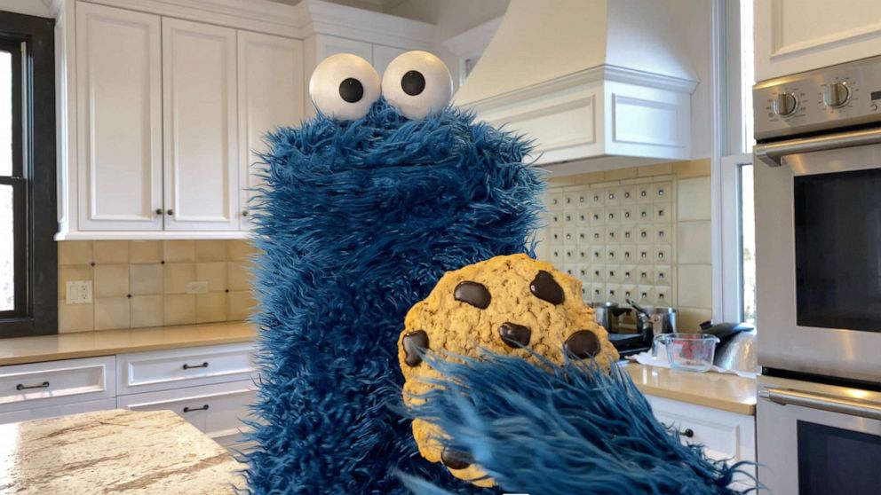 PHOTO: Cookie Monster joins "Good Morning America" to get in the sweet holiday spirit.