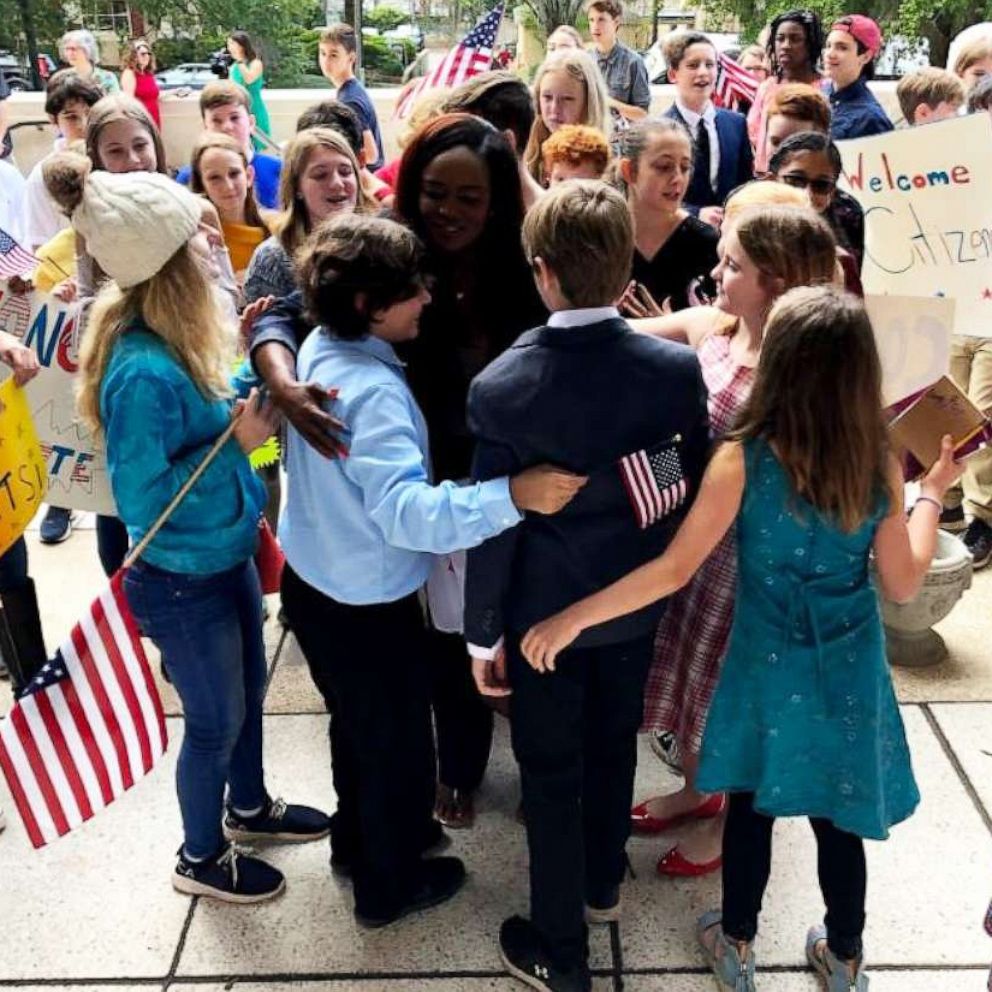 VIDEO: Teacher celebrates becoming US citizen with her 4th-grade students