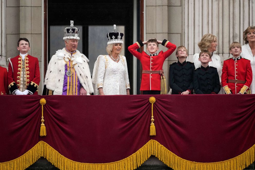 PHOTO:King The royals gather on the Buckingham Palace central balcony after the Coronation service of King Charles III and Queen Camilla on May 6, 2023 in London.