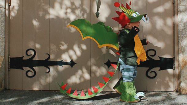Mom Makes Elaborate 5 Halloween Costumes Out Of Cardboard