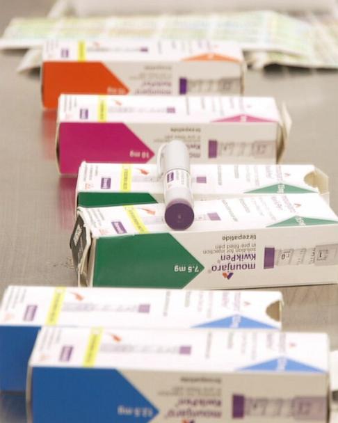 is glp 1 t the same as tirzepatide 💉 Semaglutide vs. Tirzepatide — What's the Difference? Both of these powerful GLP-1 medications help with weight loss, but they work a little differently 👇 🌿 Semaglutide How it works: Mimics the is glp 1 t the same as tirzepatide 💉 Semaglutide vs. Tirzepatide — What's the Difference? Both of these powerful GLP-1 medications help with weight loss, but they work a little differently 👇 🌿 Semaglutide How it works: Mimics the