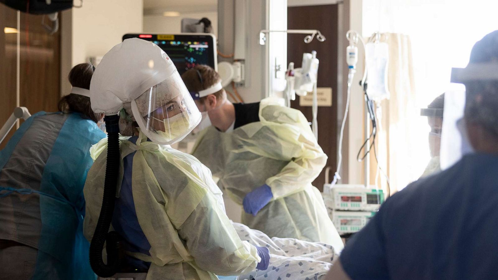 PHOTO: A team of nurses and physicians transfers a patient with COVID-19 into ICU room from the emergency room at CentraCare St. Cloud Hospital in St. Cloud, Minn., Nov. 23, 2021.