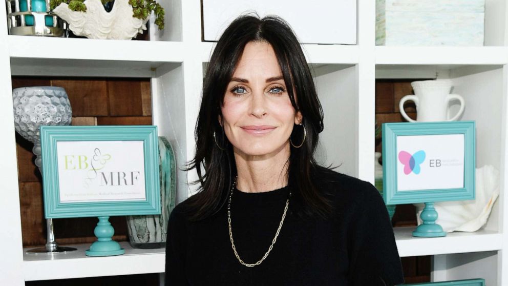 Courteney Cox recently shared an amazing throwback from her "Friends" days, but her new post featuring a unique mother-daughter moment might rival that.