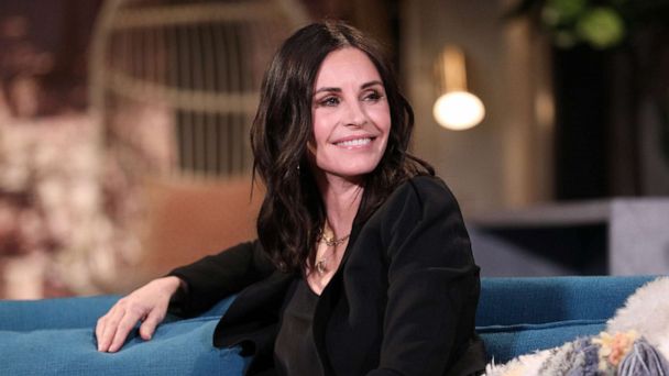 Courteney Cox playfully schools 'Scream' co-star for pretending to be ...